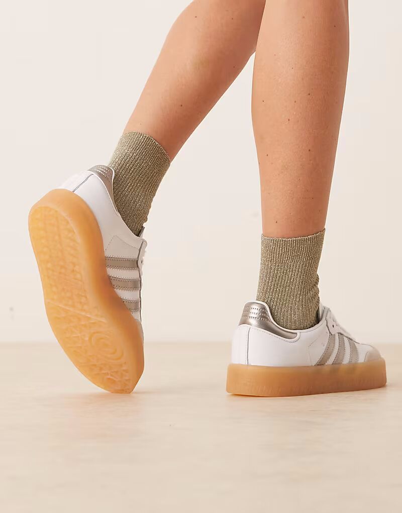 Кроссовки Adidas Originals Sambae белого и металлического серебристого цвета — фото 3