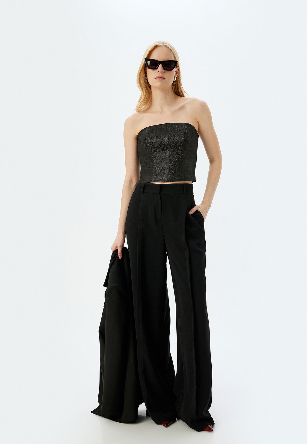 

Блуза STRAPLESS Koton, черный