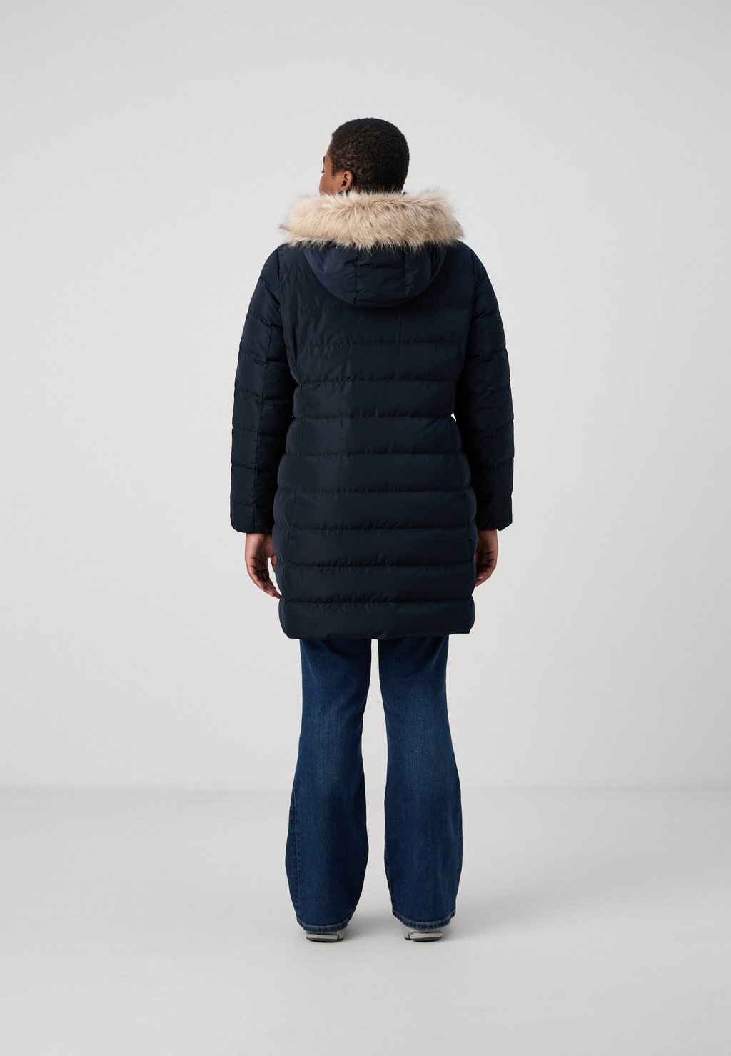 

Пуховое пальто TYRA HERITAGE COAT Tommy Hilfiger Curve, темно-синий