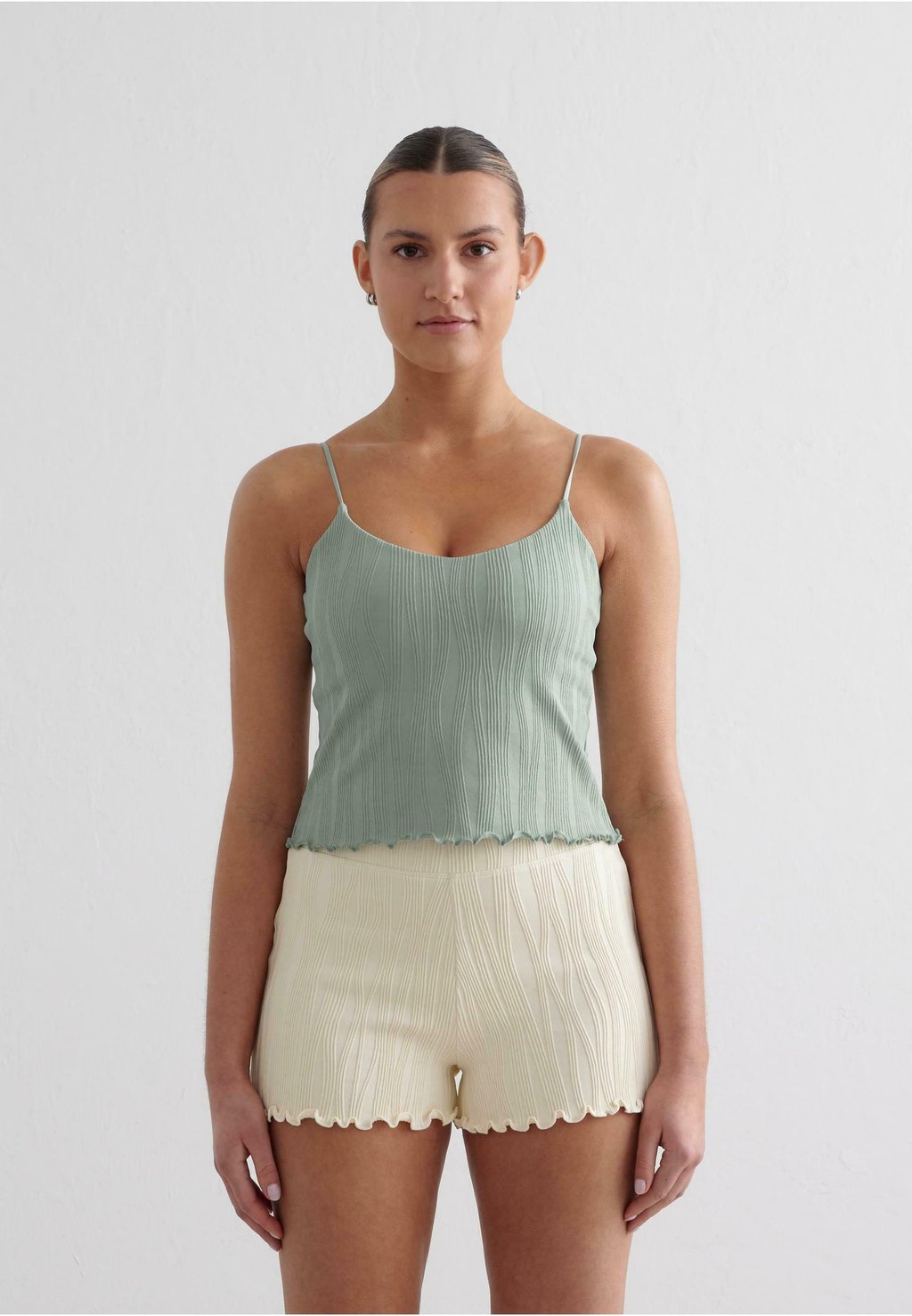 

Топ TULIP SINGLET aim’n, зеленый