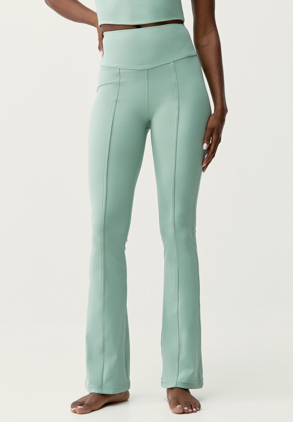 

Леггинсы ALISHA Born Living Yoga, цвет verde claro