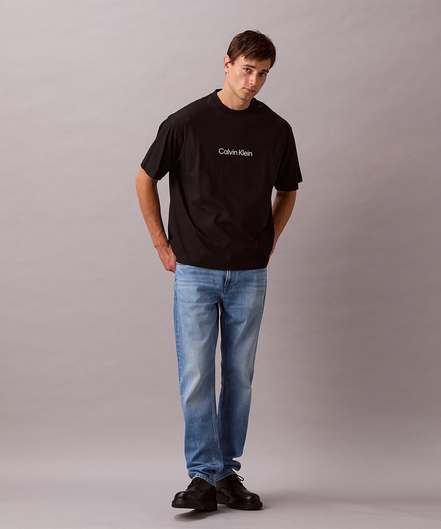 Футболка Calvin Klein Standard Relaxed Crew Neck Calvin Klein 40HM228, Black_Beauty — фото 3