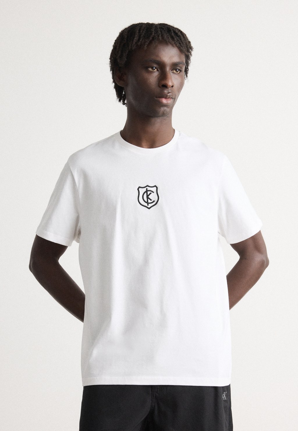 

Футболка с принтом SHIELD TEE Calvin Klein Jeans, белый