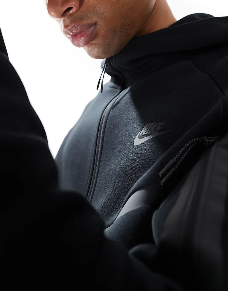 Толстовка с капюшоном Tech Fleece на молнии черного цвета Nike — фото 4