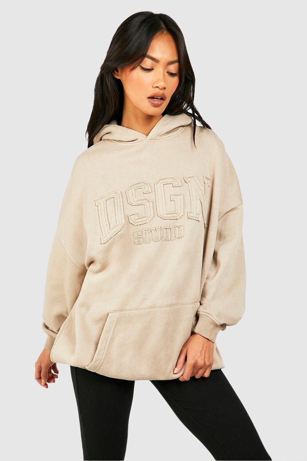 

Толстовка свободного кроя Dsgn Studio Self из ткани с аппликацией boohoo, бежевый