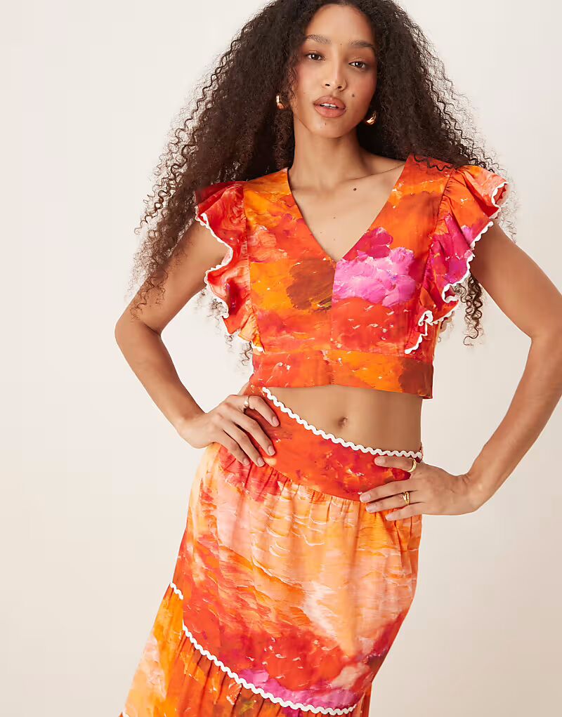 

Укороченный топ с оборками на рукавах и завязками на спине, оранжевый принт Hope & Ivy