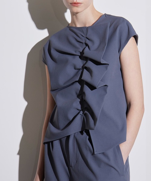 

Топ асимметричный с двойной оборкой VERSEAU, серый