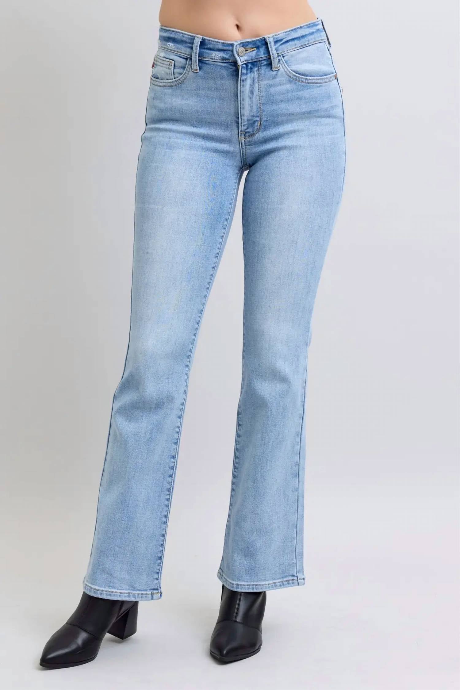 

Утепленные джинсы Bootcut в цвете Light Wash Judy Blue