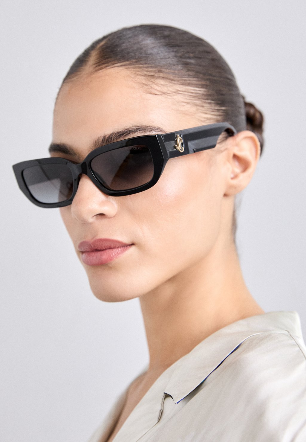 

Солнцезащитные очки Jimmy Choo, черный