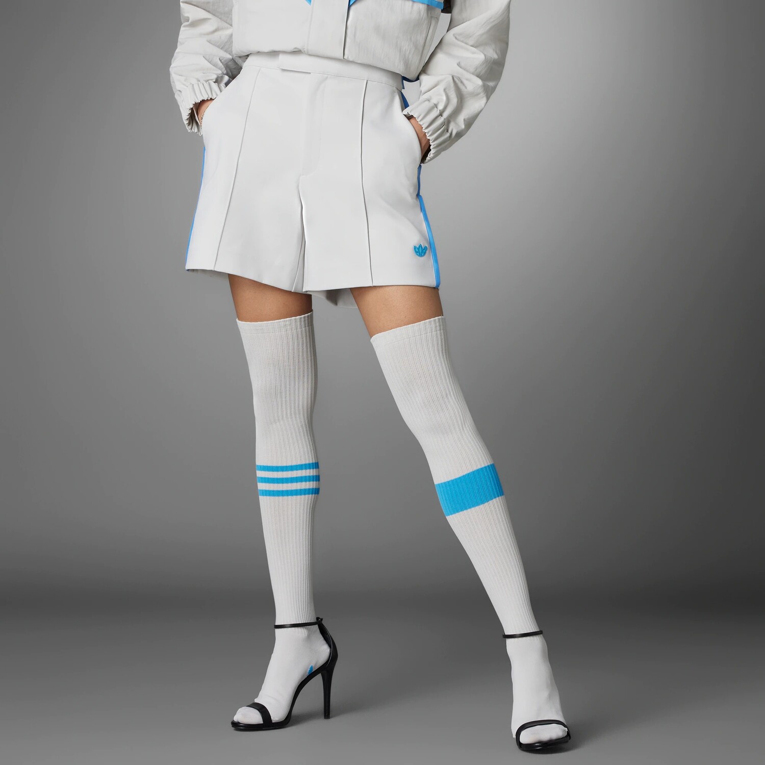 Повседневные шорты женские жемчужно-серые Adidas Originals — фото 4