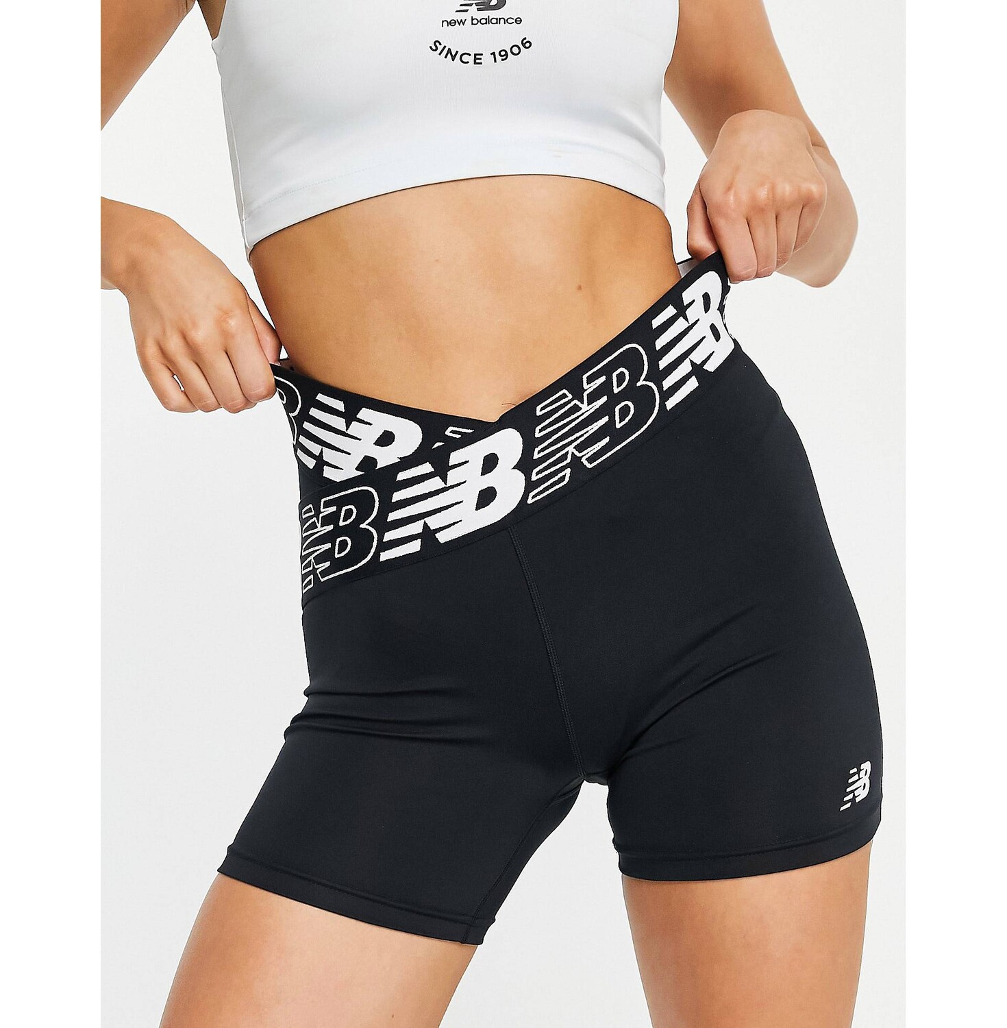 

Черные приталенные шорты New Balance Relentless