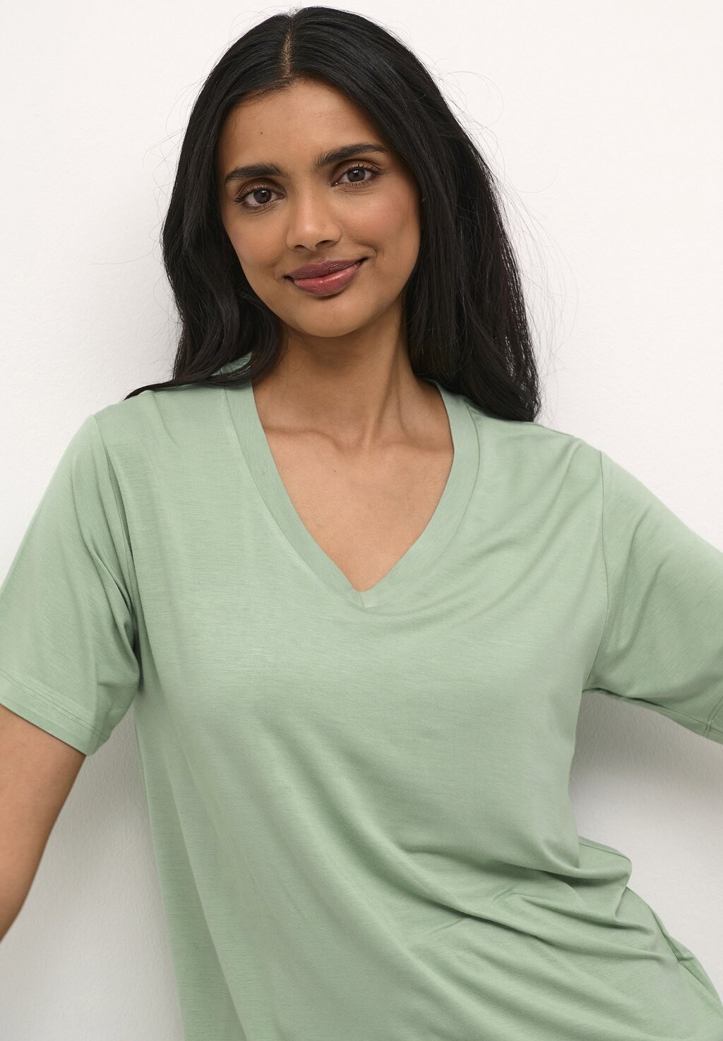 

Простая футболка RIDA V-NECK Kaffe, цвет Granite Green
