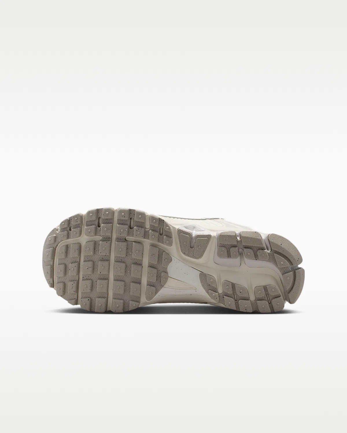 Детские кроссовки с отражающими элементами Nike Vomero 5, Sail/Vast Grey/College Grey/Metallic Silver — фото 2