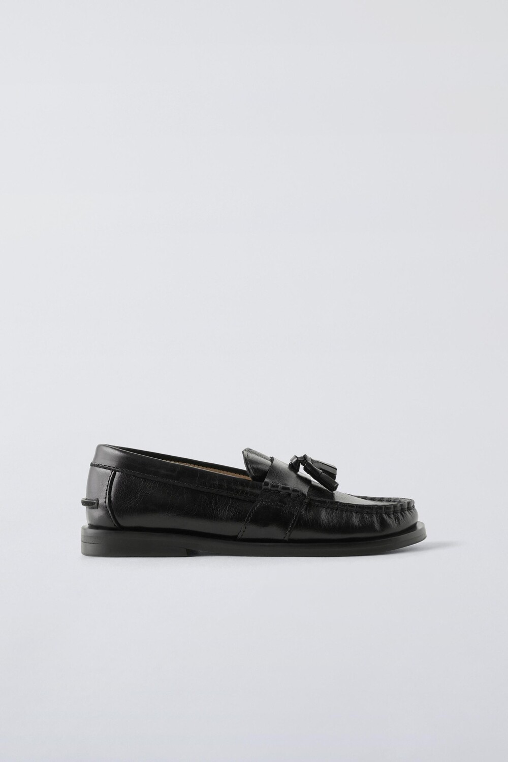 

Кожаные лоферы с кисточками ZARA, черный