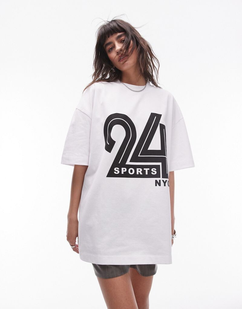 

Белая футболка с графическим принтом Topshop '24 Sports NYC'