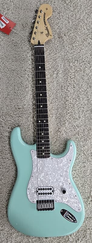 

Электрогитара Fender Limited Tom Delonge Blink 182 Stratocaster Guitar with Bag, Surf Green