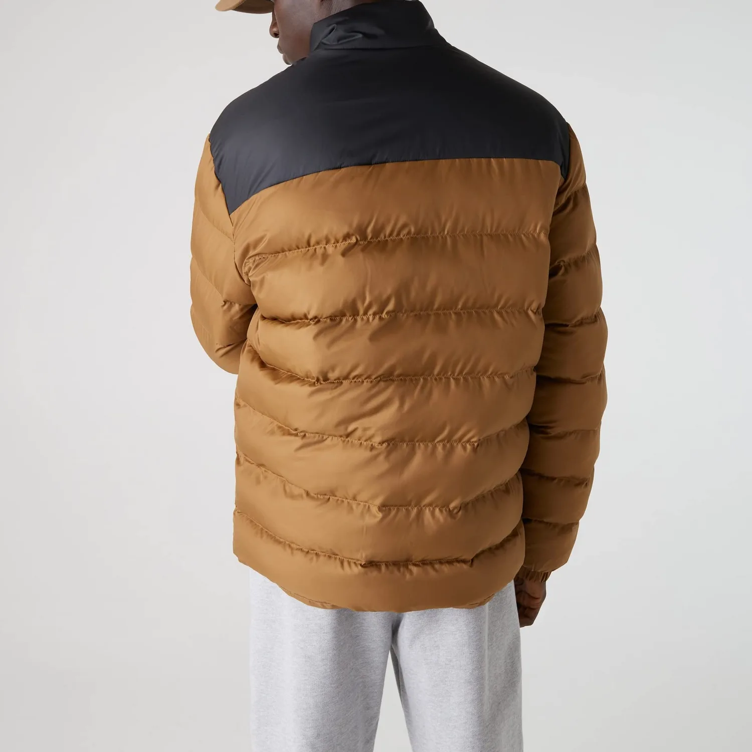 LACOSTE Куртка-пуховик мужская коричневая/черная/XP9 с воротником-стойкой, стеганая, утепленная — фото 3