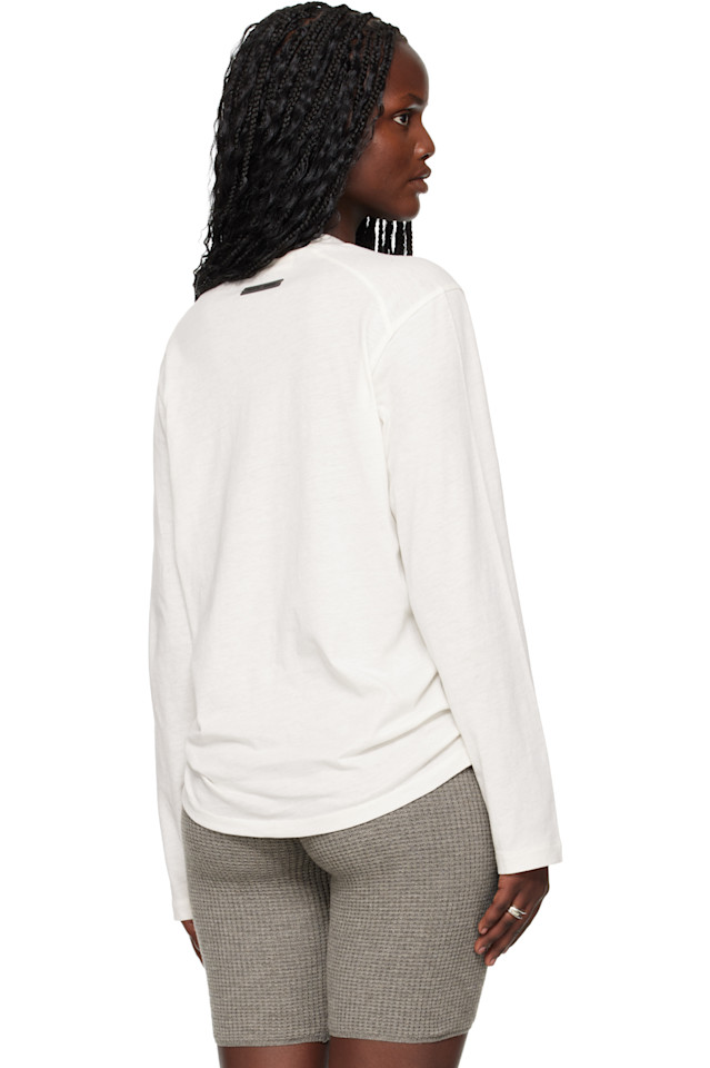 Fear Of God Essentials Классическая футболка с длинными рукавами Off-White с вышивкой, посвященная праздникам — фото 3