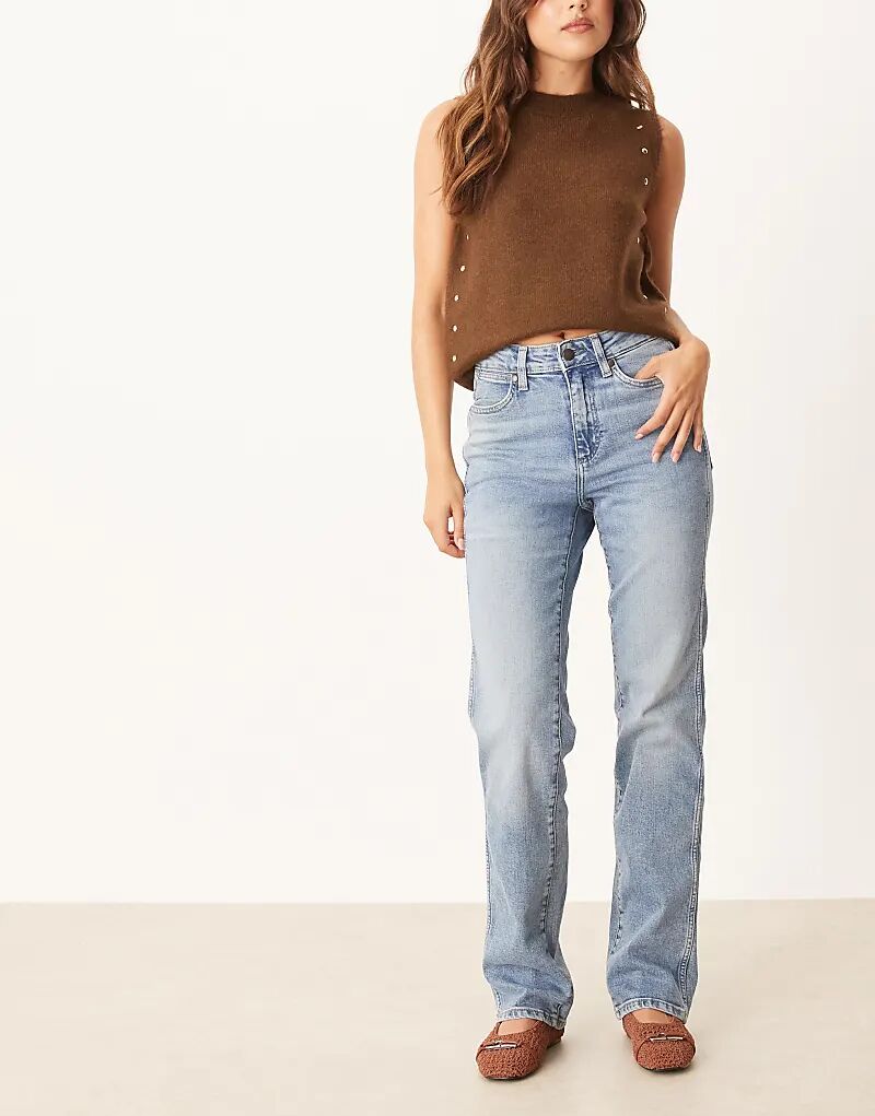 

Джинсы Wrangler прямого кроя светло-голубого цвета с эффектом кислотной стирки