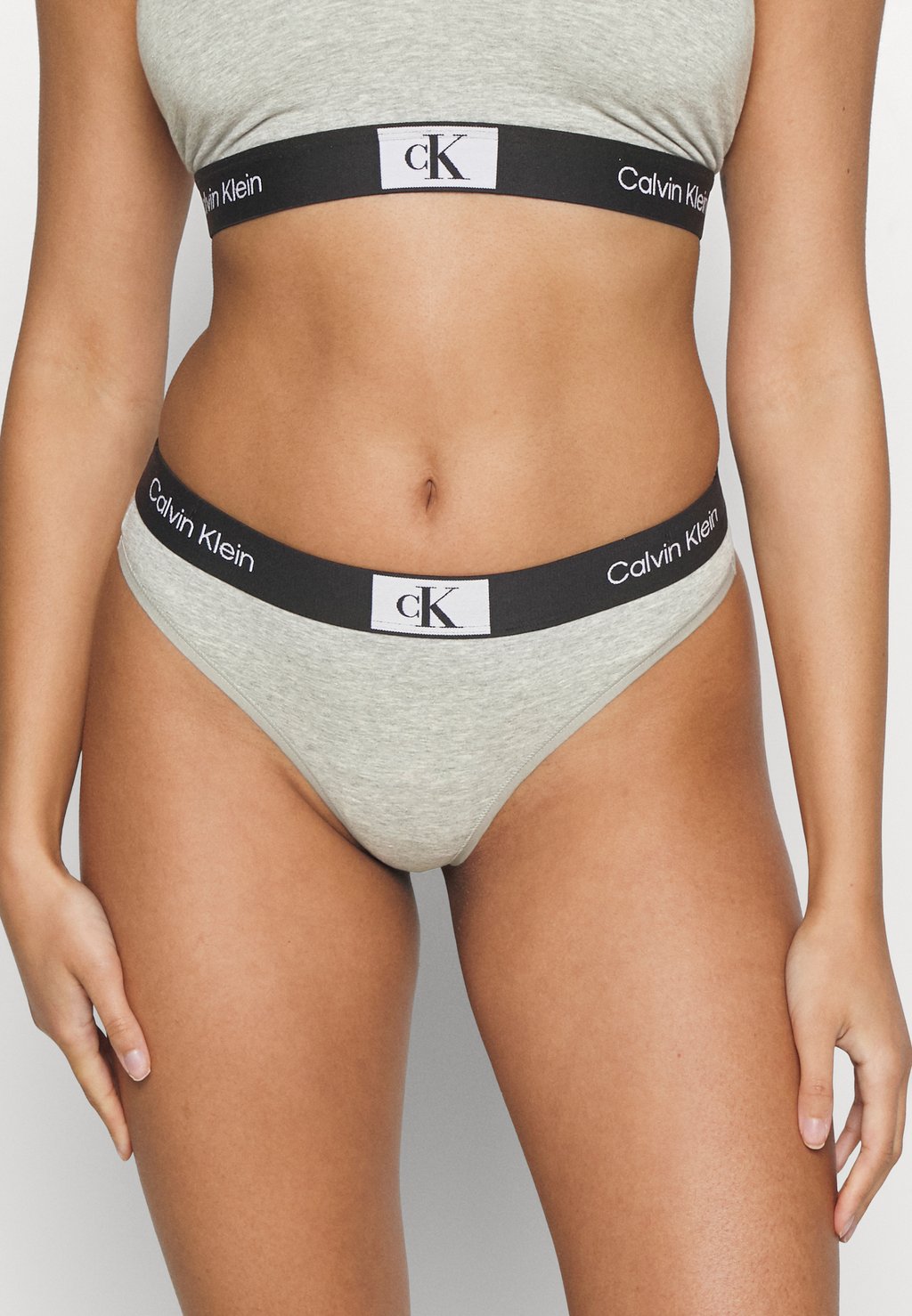 

Стринги Calvin Klein Underwear