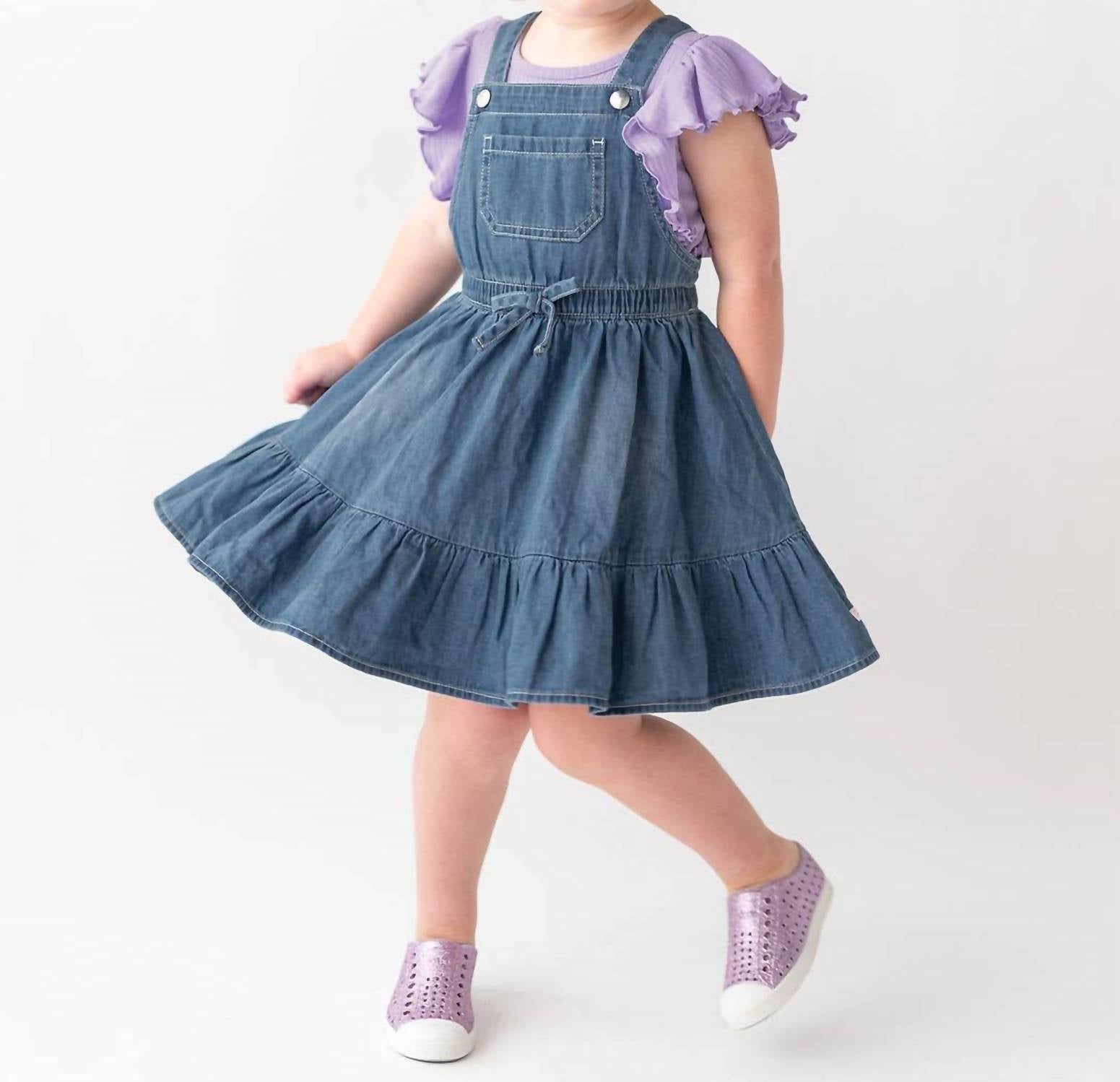 

Джинсовый комбинезон-платье для девочек в голубом цвете RuffleButts