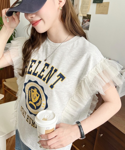 

Футболка с оборками из тюля и принтом в университетском стиле Moment+