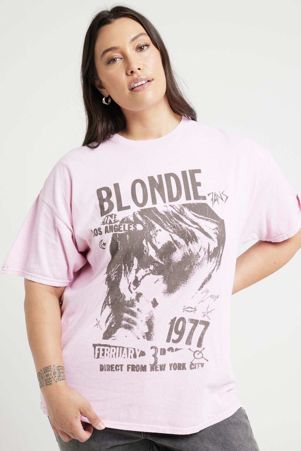 

Футболка из 100% хлопка с принтом Curve Blonde спереди River Island, розовый