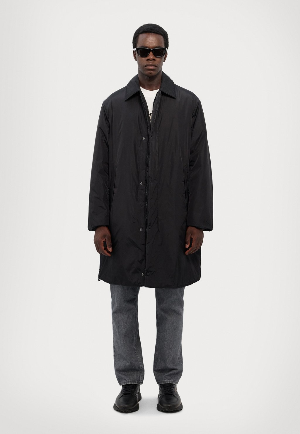 

Зимнее пальто TRENCH Armani Exchange, черный