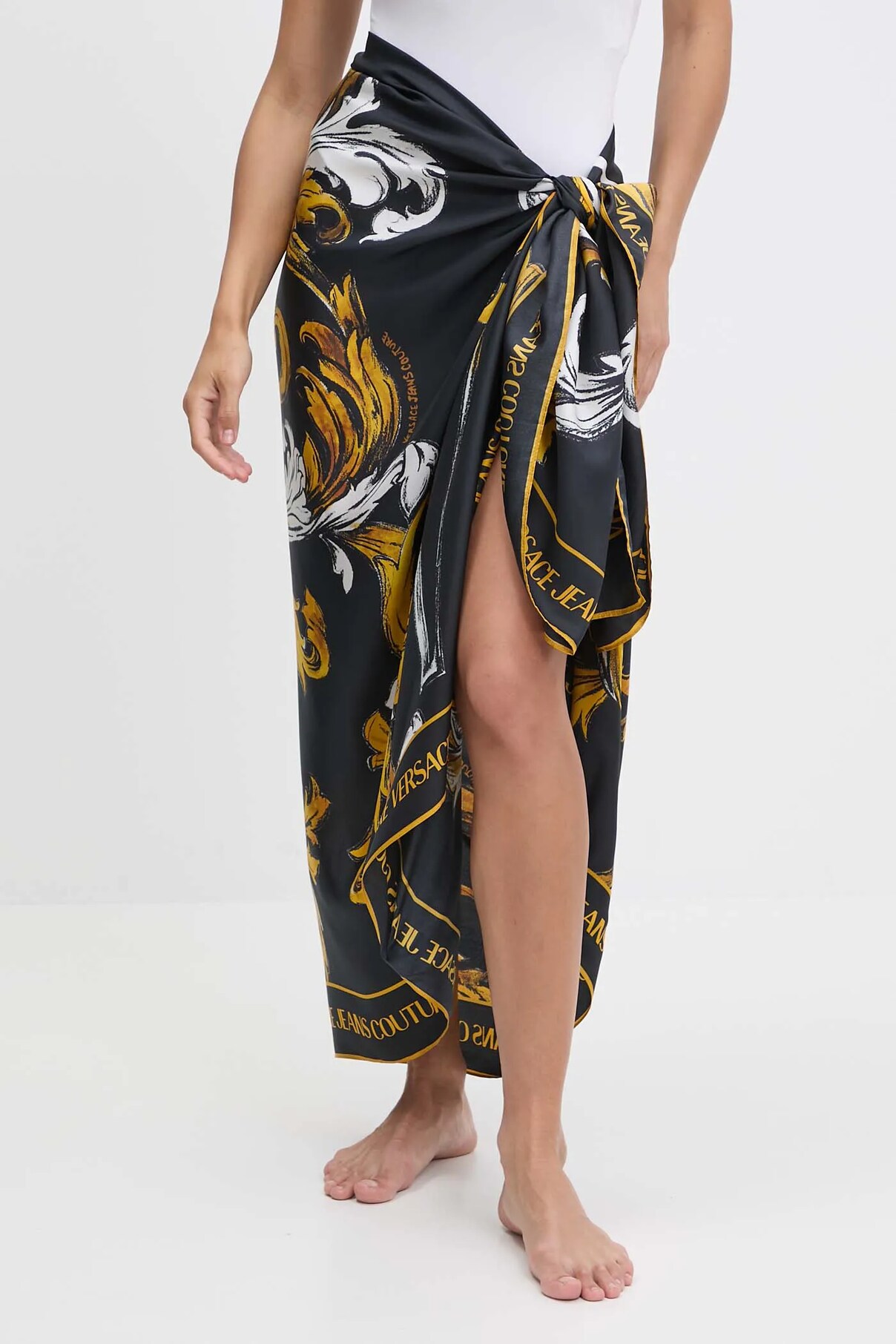 

Шелковое парео Versace Jeans Couture, черный