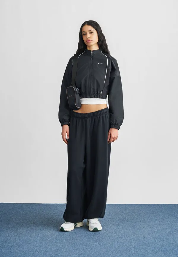Уменьшенная легкая куртка Nike Sportswear, Black/Sail — фото 2