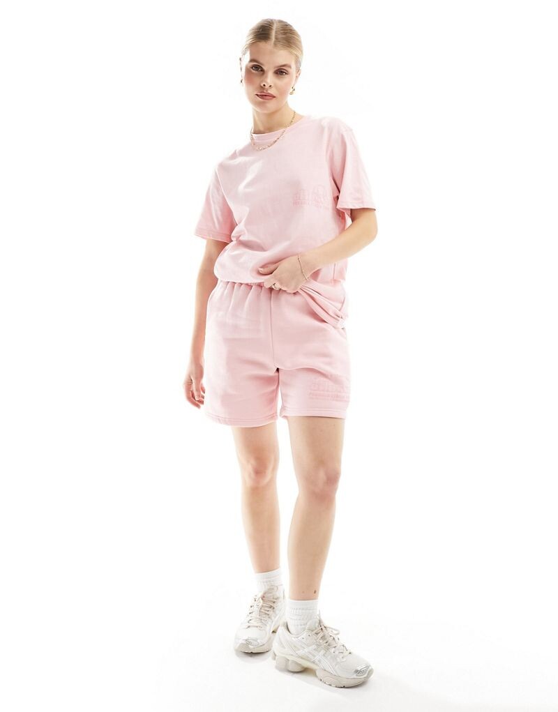 

Светло-розовые шорты ellesse Lazzaroi