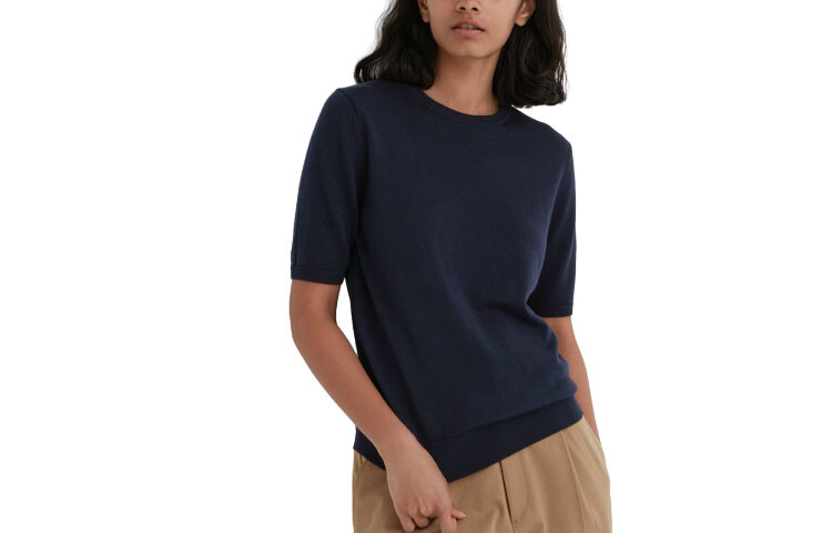 

Футболка женская темно-синяя Uniqlo