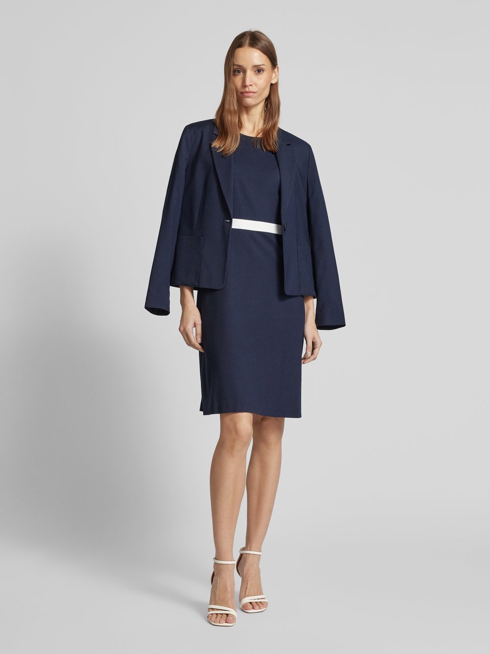 

Платье-футляр облегающего кроя с контрастной отделкой из смесовой вискозы s.Oliver BLACK LABEL