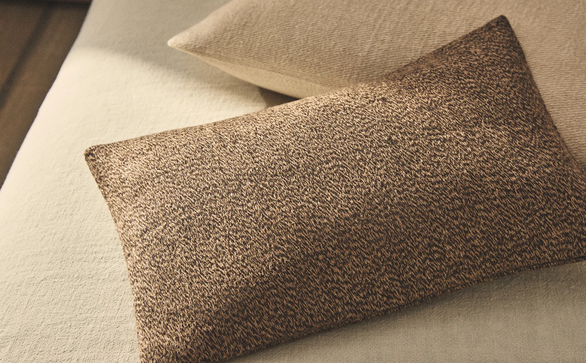 

Чехол на подушку из хлопка и льна Zara Home, коричневый