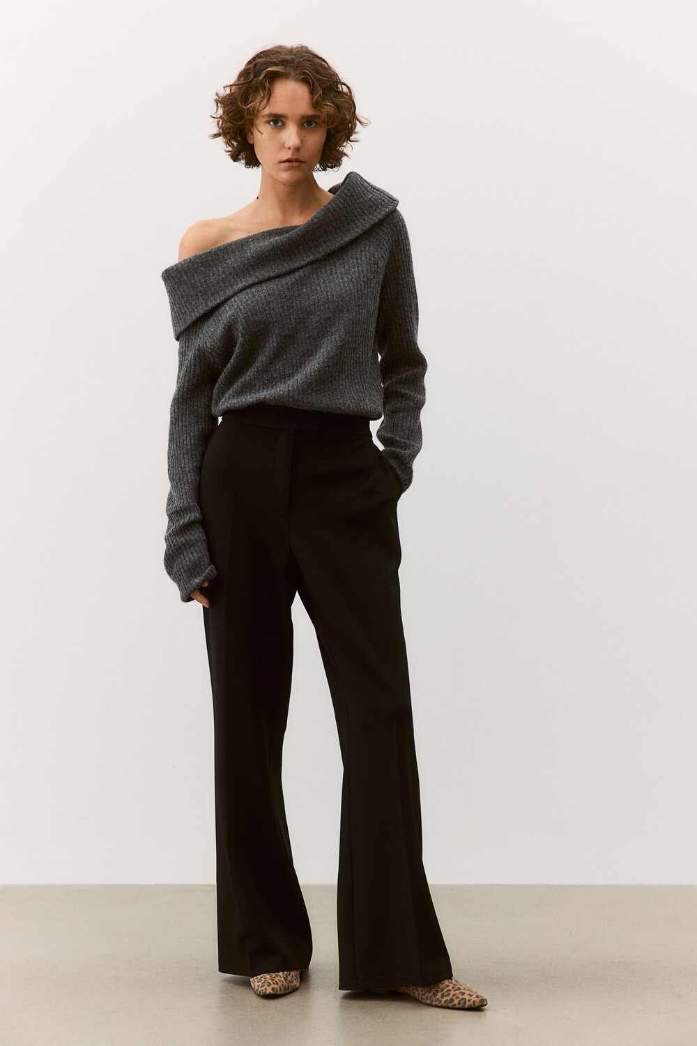

Расклешенные брюки из джерси H&M, черный