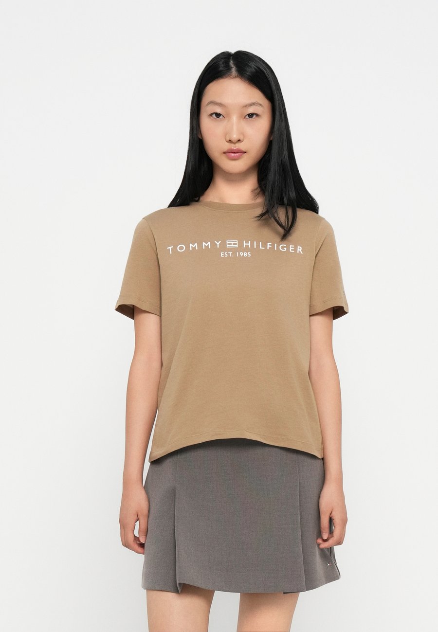 

Футболка Tommy Hilfiger LOGO, Driftwood Taupe/Taupe, Коричневый, Футболка Tommy Hilfiger LOGO, Driftwood Taupe/Taupe