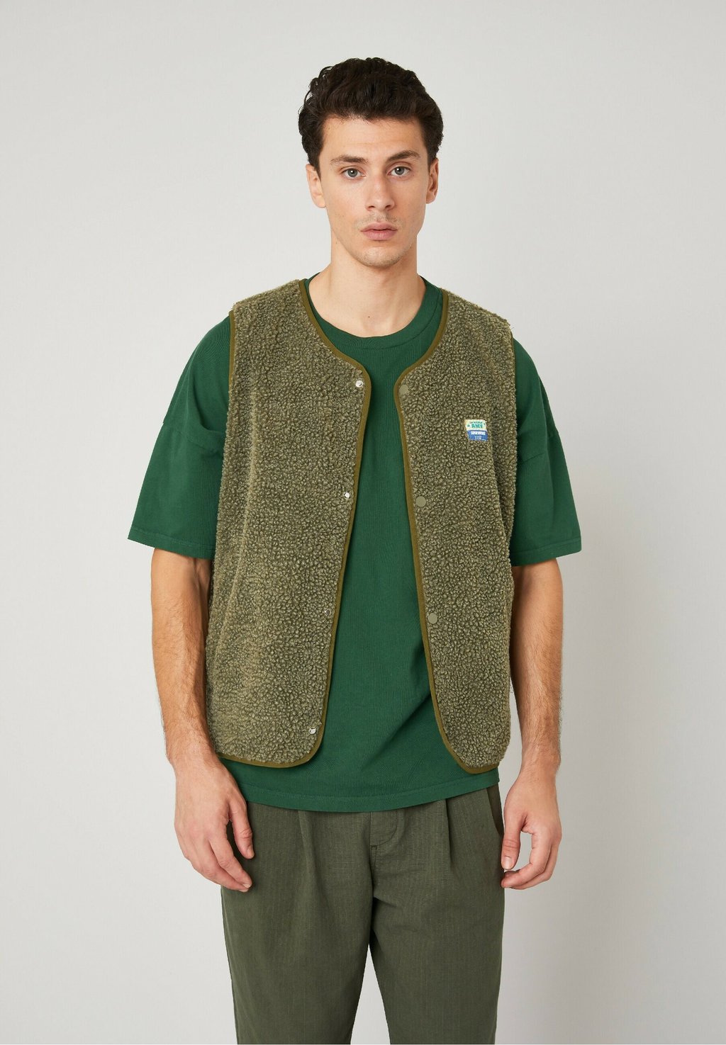 

Жилет HOKTOWN American Vintage, цвет Varan Chine