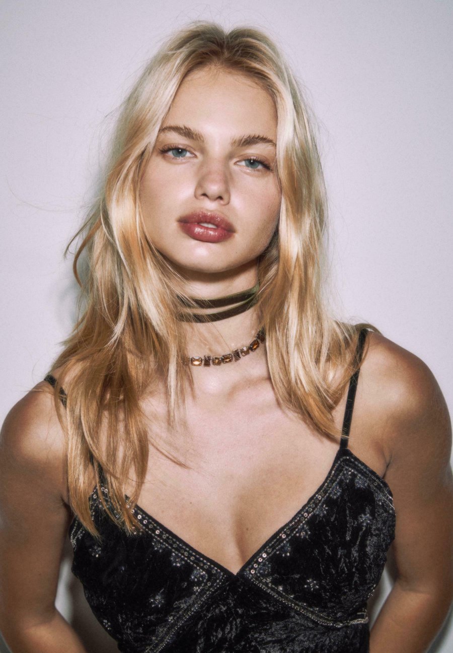 

Платье Stradivarius SHORT WITH BEADING, Black