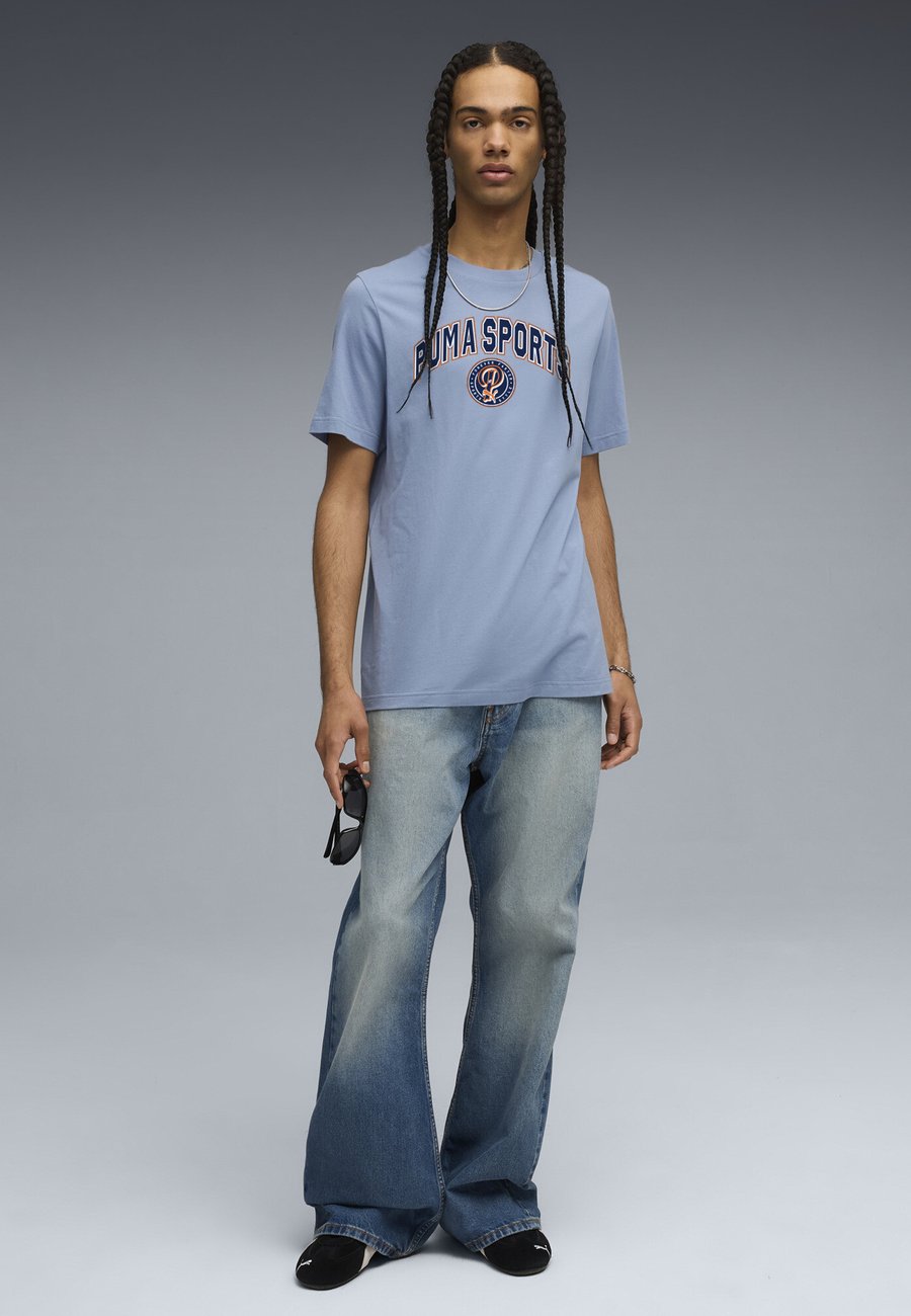 

Футболка Puma WARDROBE ESSENTIALS LEGACY, Cool Blue/Blue, Синий, Футболка Puma WARDROBE ESSENTIALS LEGACY, Cool Blue/Blue