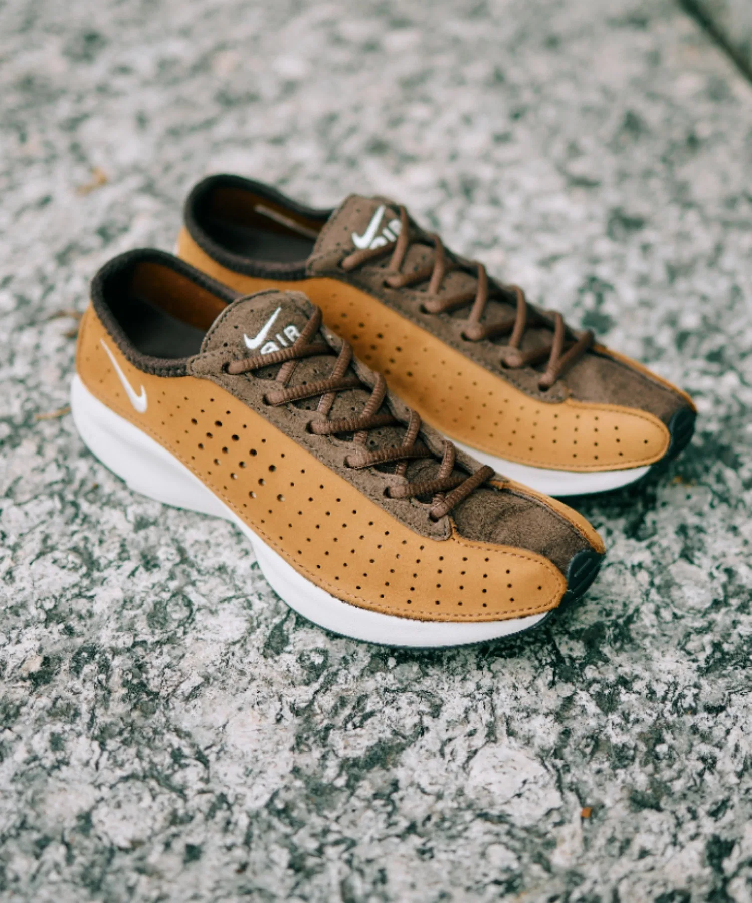 Женские кроссовки NIKE AIR SUPERFLY HQ7955-201 бежевые