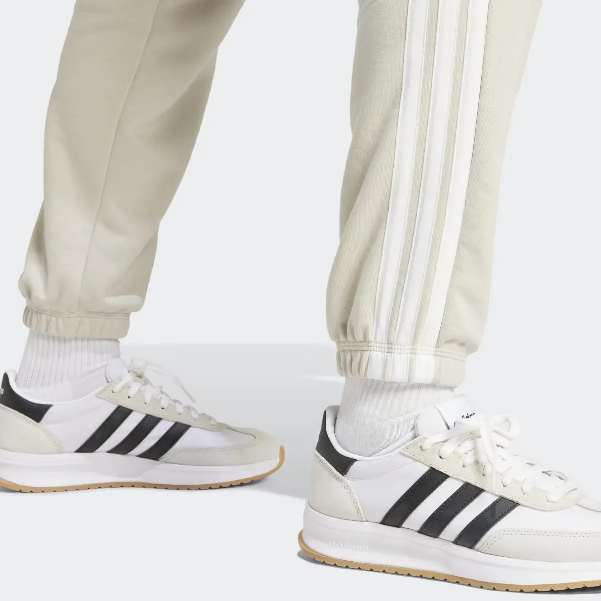 Женские Essentials Французские махровые брюки Adidas с манжетами и манжетами в 3 полоски, серый — фото 3