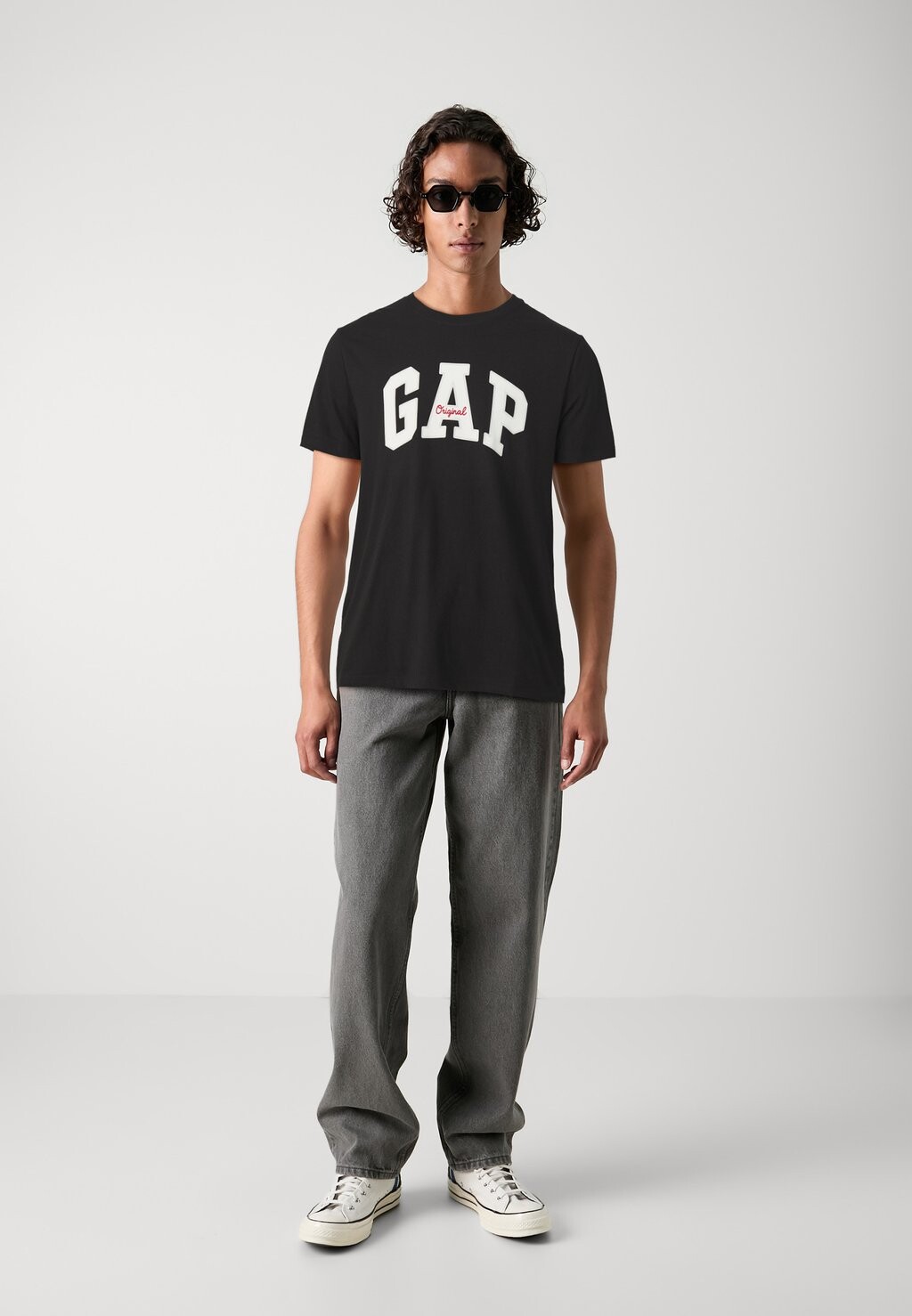 Футболка мужская Gap с принтом логотипа, черный — фото 2