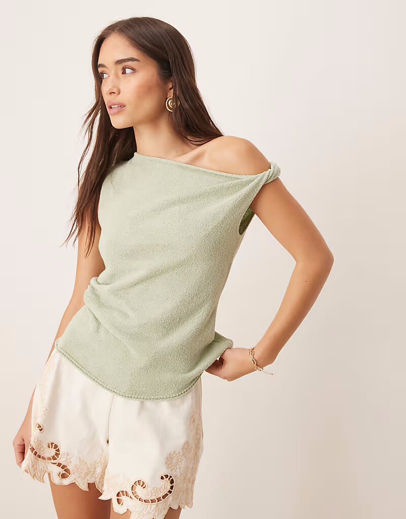 

ASOS DESIGN трикотажный драпированный асимметричный топ на одно плечо в цвете шалфея