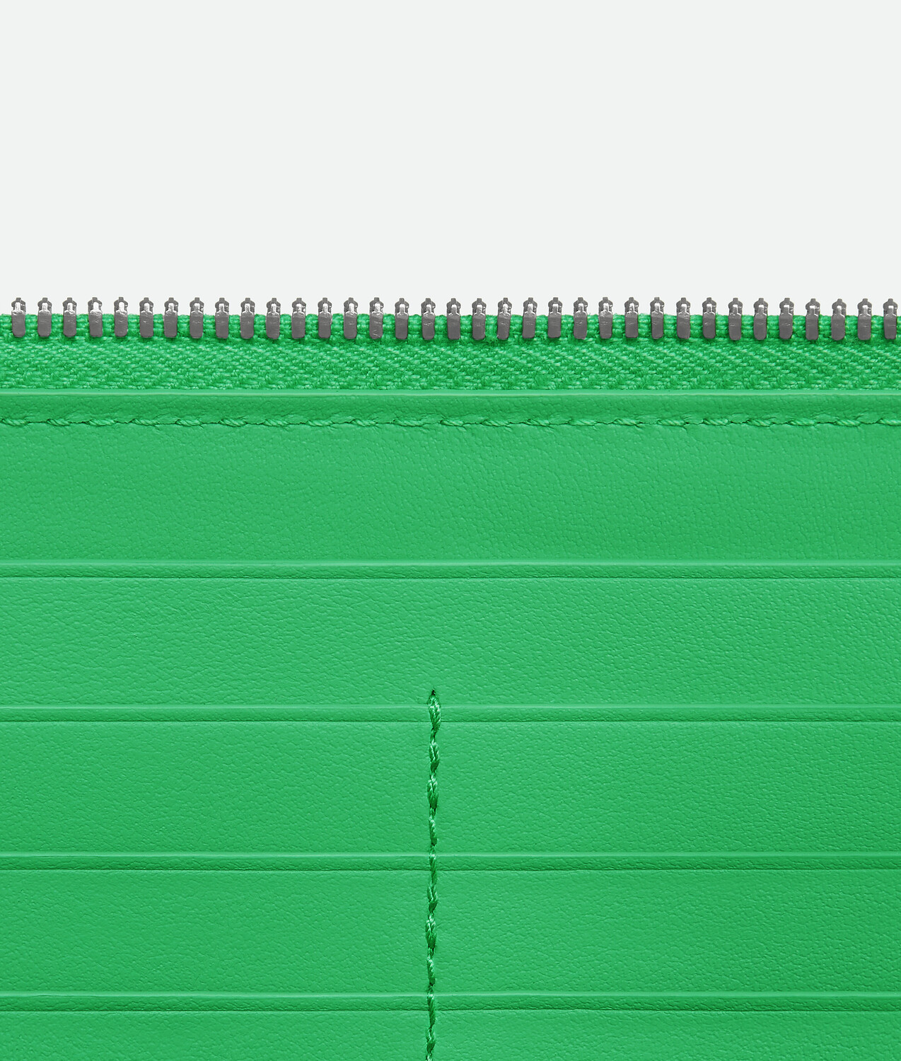 Intrecciato zip around wallet BOTTEGA VENETA, черная трава — фото 3