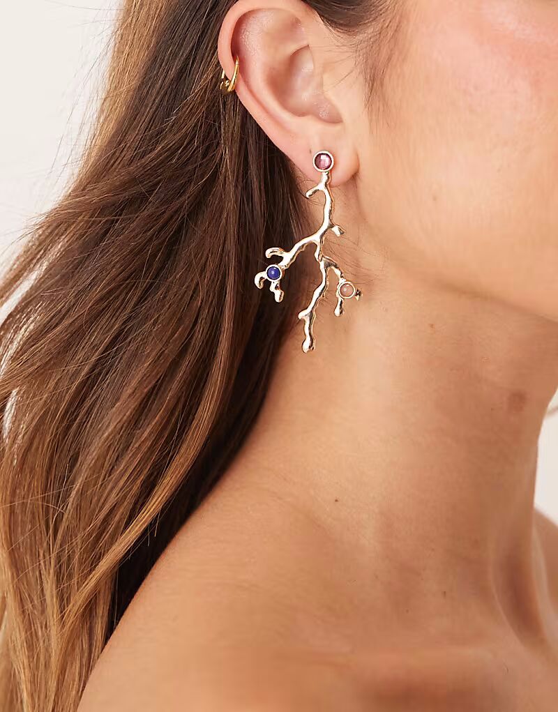 

Серьги-гвоздики с дизайном в форме коралла и искусственными драгоценными камнями золотистого оттенка Asos Design