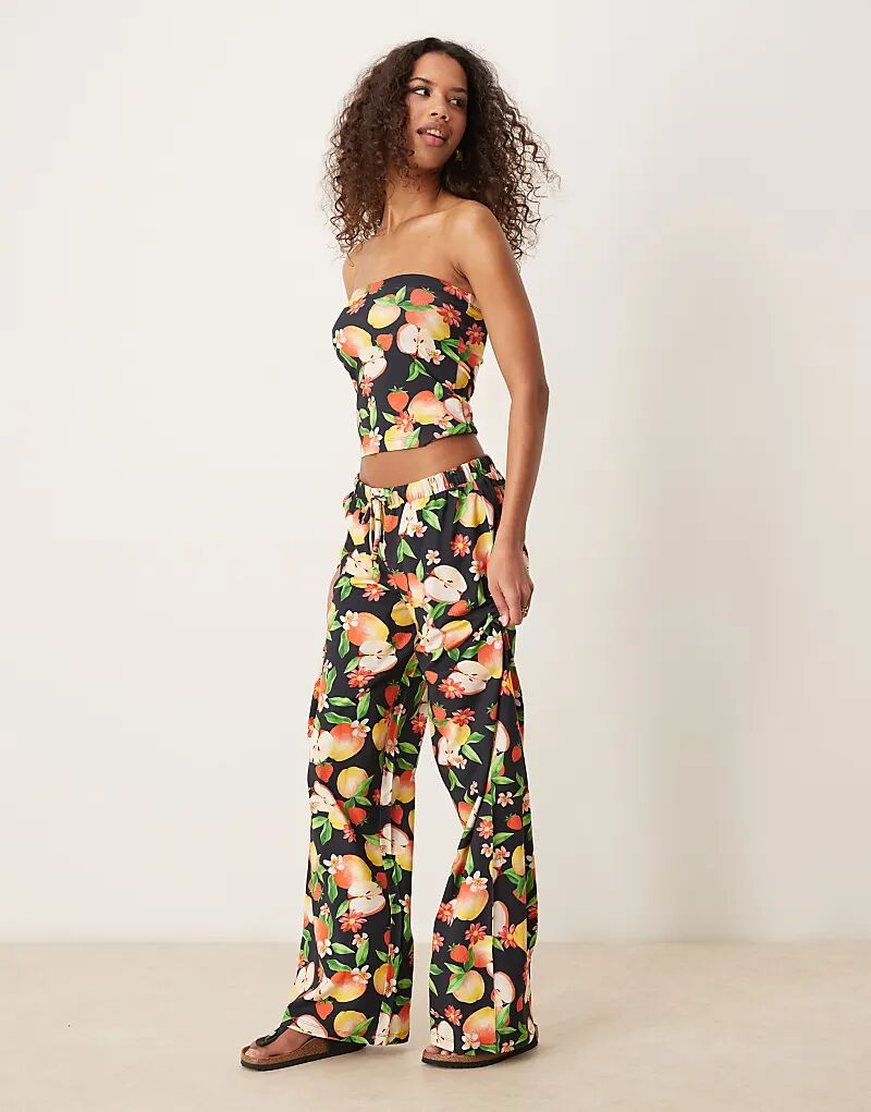 

Широкие брюки ASOS DESIGN с фруктовым принтом — часть комплекта