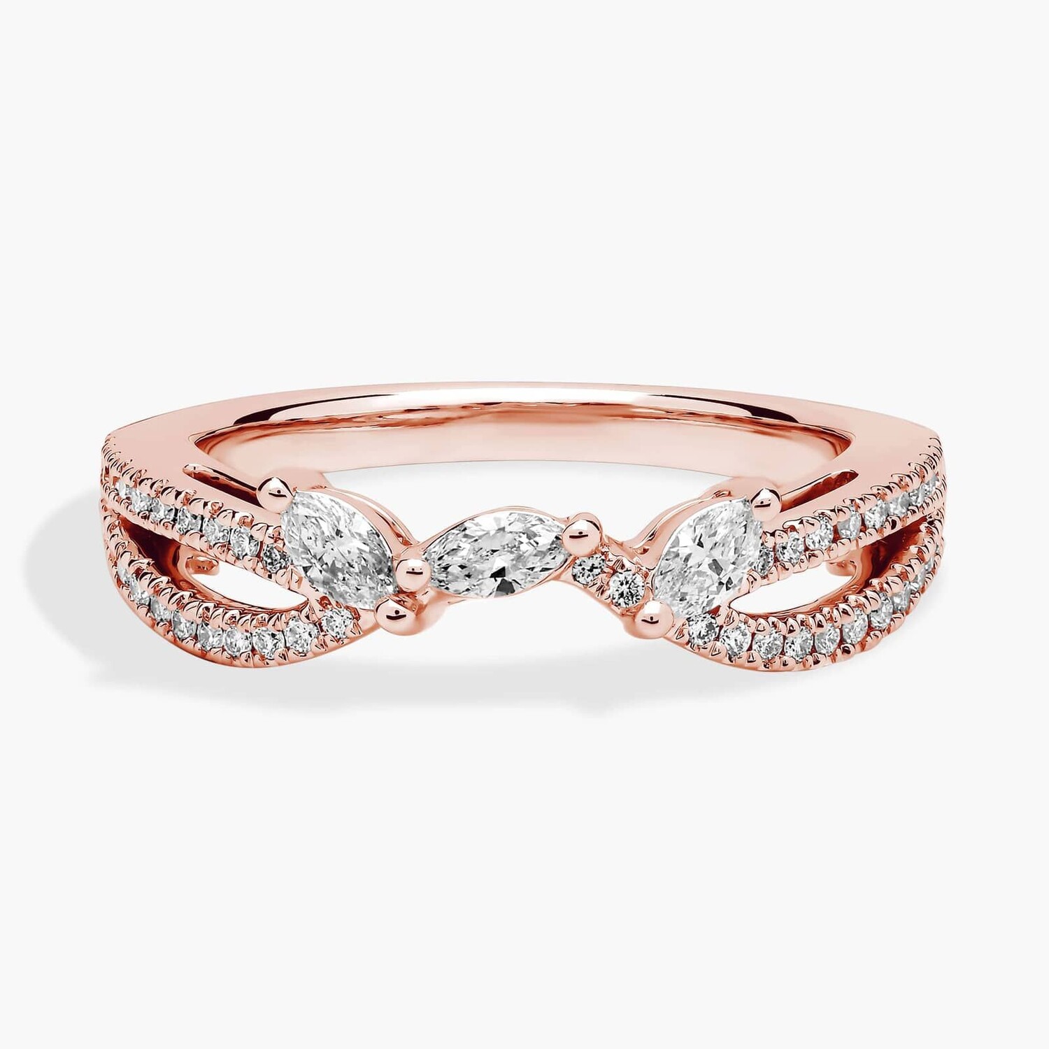 

Кольцо Romantic Twist Marquise And Pavé с изогнутыми бриллиантами из розового золота 14 карат (3/8 карата). Blue Nile