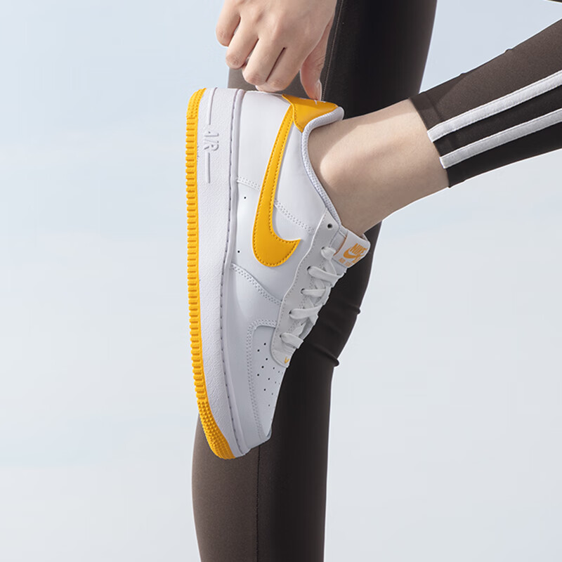 Кроссовки Nike Air Force 1 Low Top для скейтбординга детские бело-желтые — фото 3