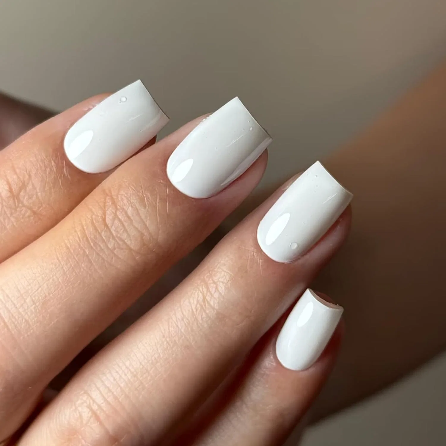 Белый лак для ногтей на водной основе, быстросохнущий, 10 мл Mrcuvaryas, Classic White — фото 4