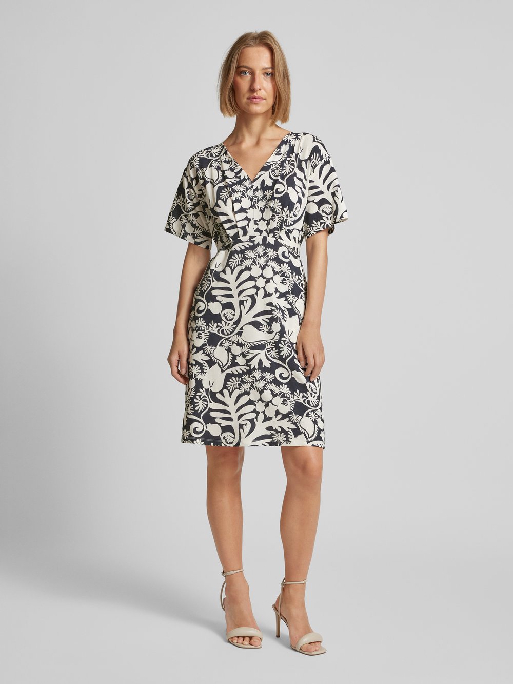 

Платье длиной до колена со складками модель 'LUCAS' Weekend Max Mara